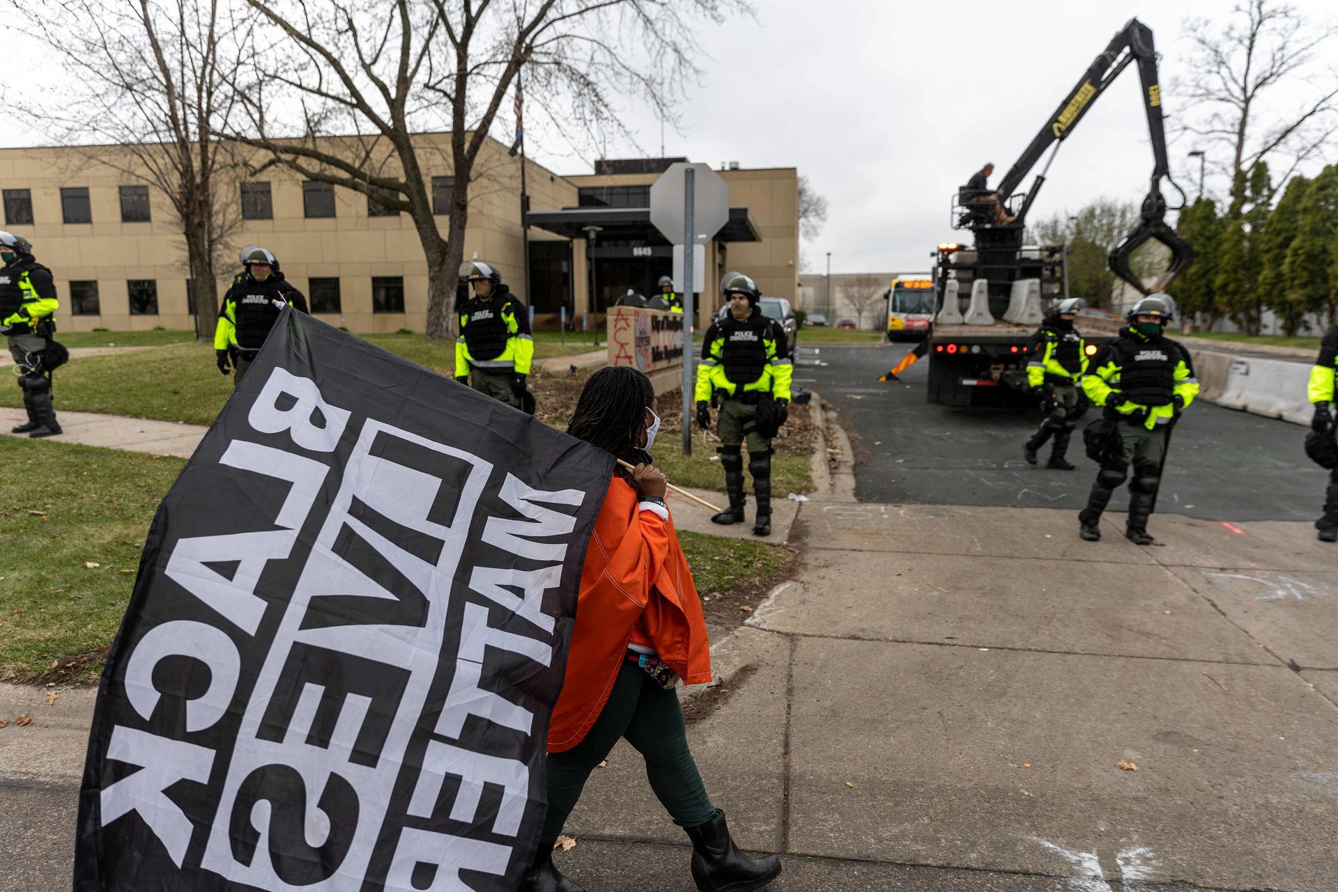Biden roept op tot kalmte na protesten Minneapolis - NRC