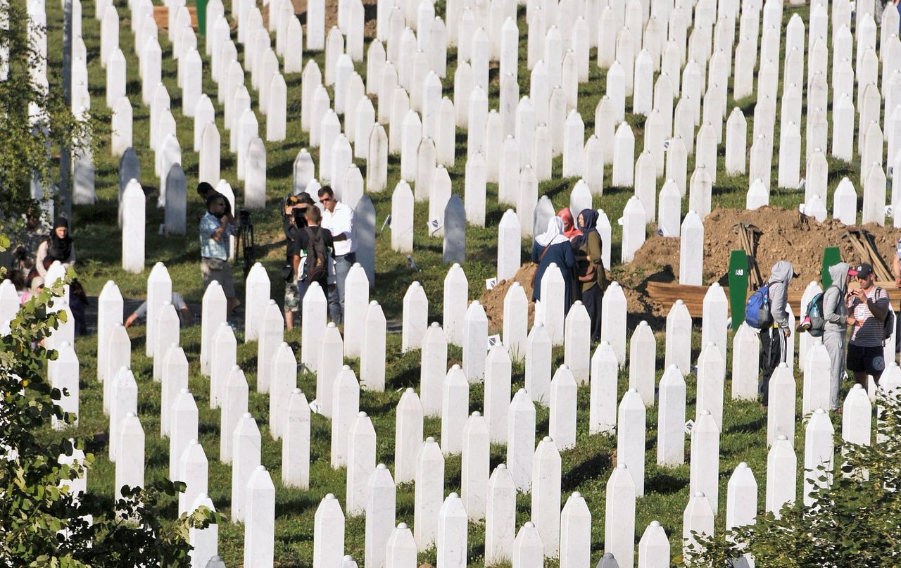 Begraafplaats in Potocari nabij Srebrenica waar slachtoffers van de genocide liggen.
