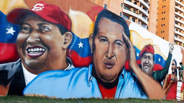 Een enorme muurschildering van Chávez in de hoofdstad Caracas. Foto Reuters / Jorge Silva