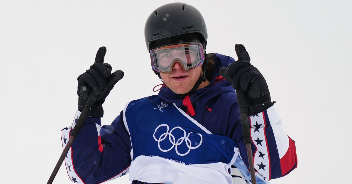 Met L-gebaar omarmt freestyleskiër Hess door Trump gegeven stempel ‘loser’