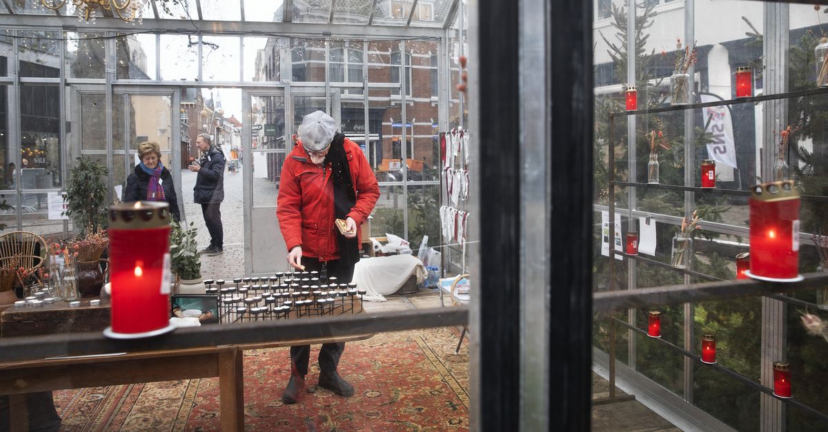 In deze glazen kassen brand je een kaarsje voor een dierbare of doe je een brief op de ‘hemelpost’