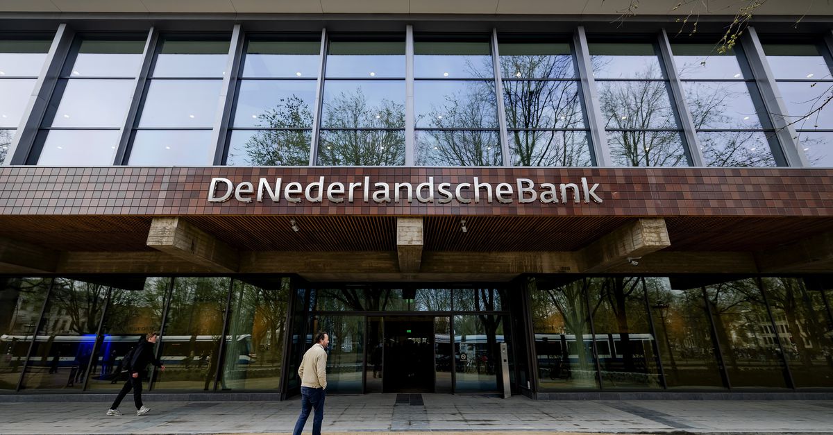 De Nederlandsche Bank gaat reorganiseren - NRC