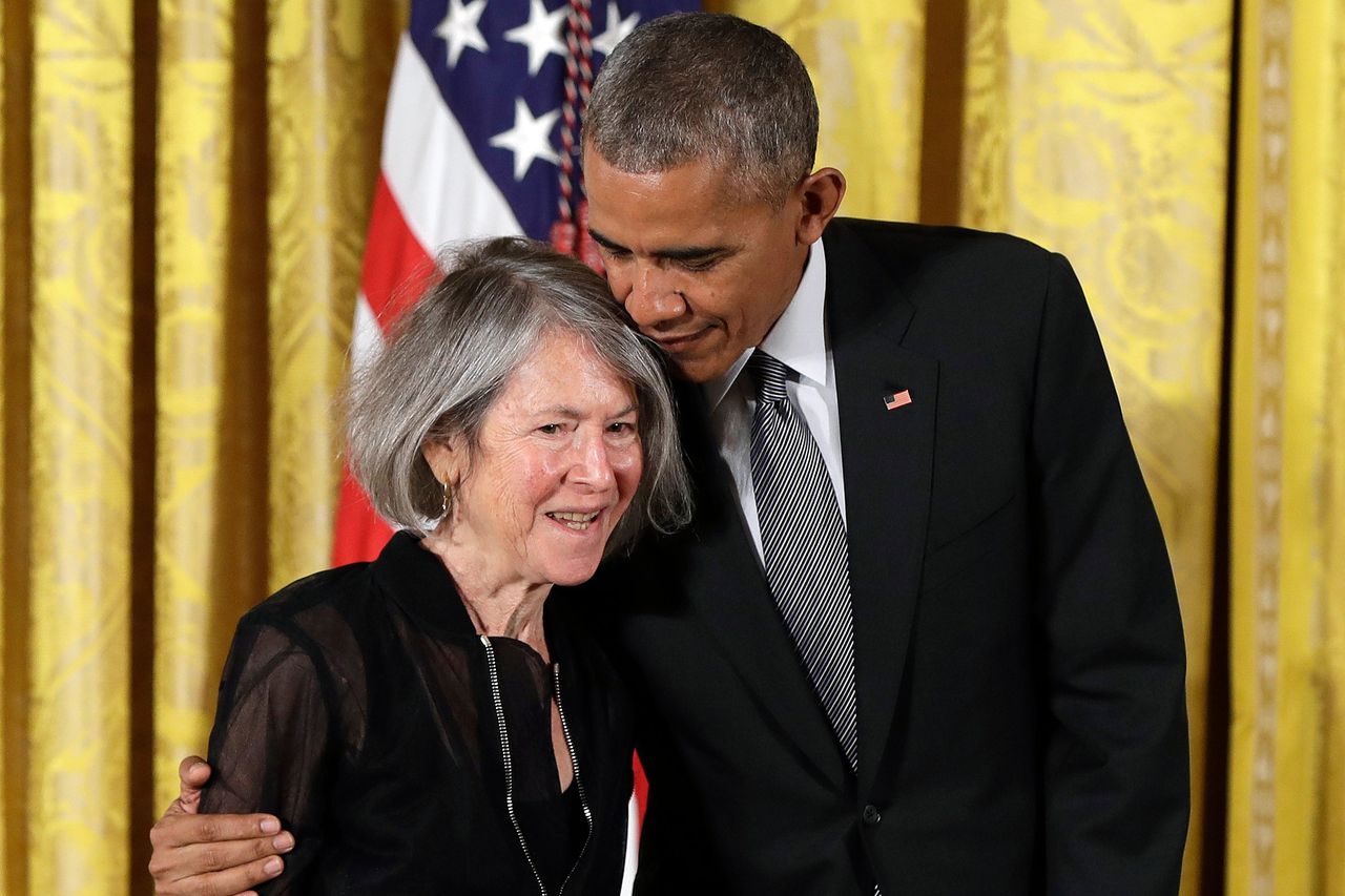 Nobelprijs voor de Literatuur gaat naar Amerikaanse dichter Louise Glück 