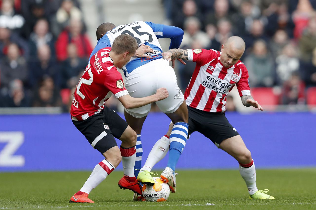 PSV houdt zicht op kampioenschap na 2-1 zege op De Graafschap 