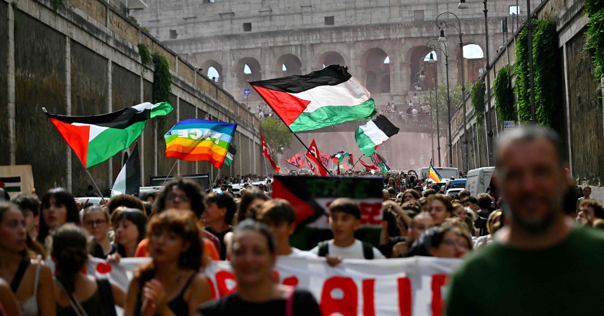 Jong en oud in Italië de straat op voor Gaza: ‘Verrassend eenvoudig om kinderen uit te leggen waar dit over gaat’