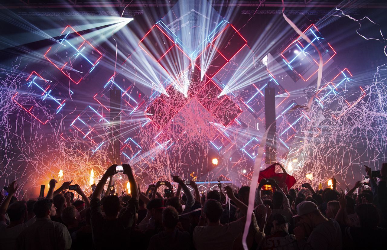 Martin Garrix wordt door DJ MAG uitgeroepen tot beste DJ ter wereld tijdens het Amsterdam Dance Event (ADE).