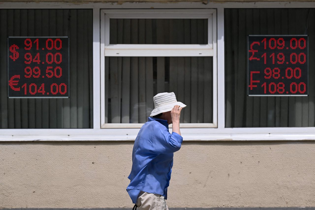 De roebel keldert, maar de Russische economie herstelt zich. Hoe kan dat? 