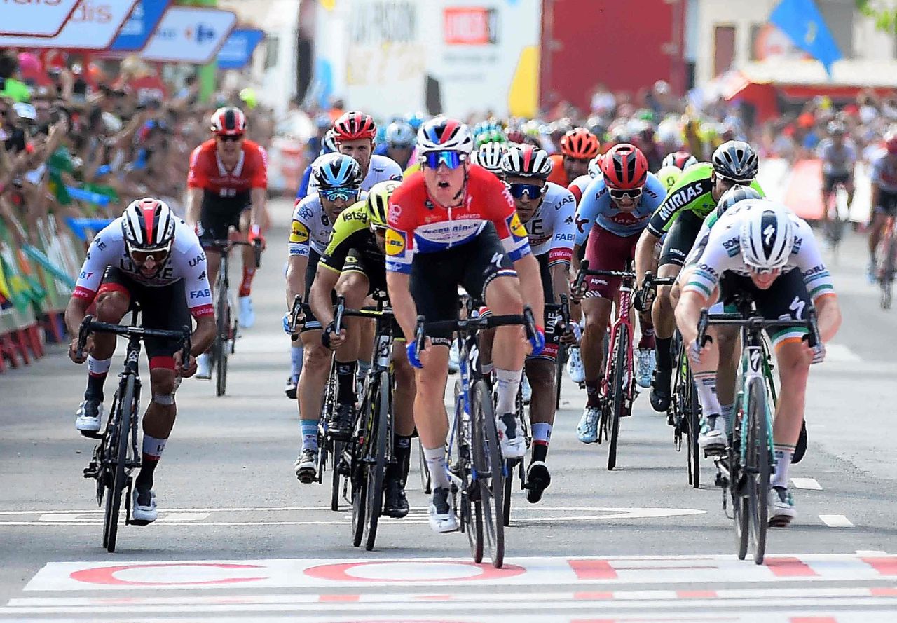 Jakobsen wint vierde etappe in Ronde van Spanje 