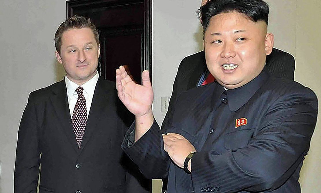 Michael Spavor (L) met de Noord-Koreaanse leider Kim Jong-Un (R) op 9 januari 2014.