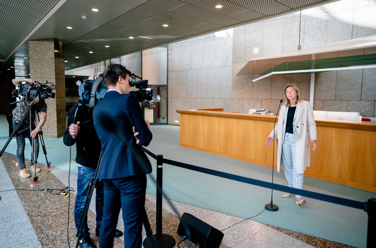 Kajsa Ollongren woensdag in de Kamer. De minister was maandenlang afwezig, na een operatie aan haar bijholtes. Foto ANP Bart Maat