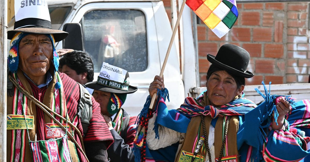 President Bolivia roept noodtoestand uit na wekenlange wegblokkades van demonstranten die zijn vertrek eisen