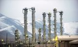 Een reactor in de Iraanse stad Arak. Teheran heeft meer lichtverrijkt uranium en zwaar water dan is toegestaan volgens het internationaal akkoord.