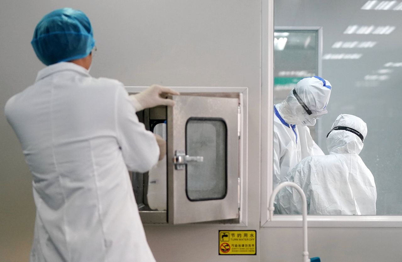 Ook FBI denkt dat coronavirus is ontstaan in Chinees laboratorium 