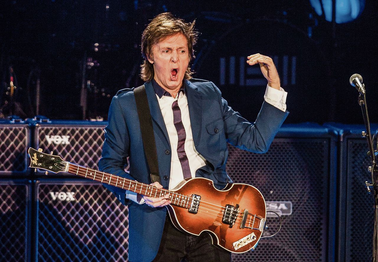 McCartney met zijn Höfner-bas