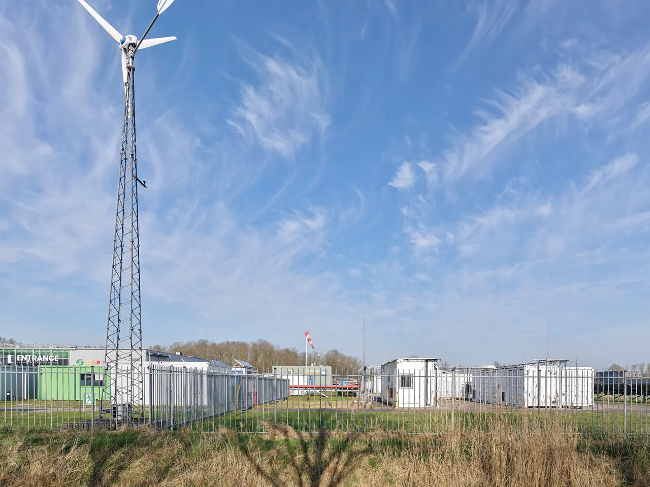 De eerste fabriek voor groene waterstof is bijna af. Eindelijk krijgt ...