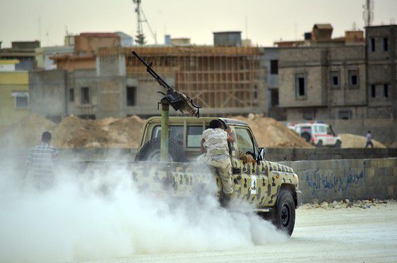 Gevechten tussen milities en de troepen van generaal Khalifa Hiftar in Benghazi, 2 juni 2014.