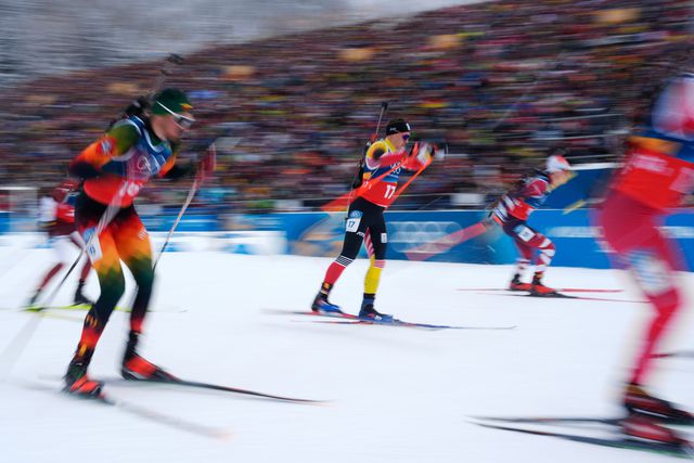 Thierry Langer (midden) tijdens de 4×7.5-kilometer estafette in Milaan-Cortina