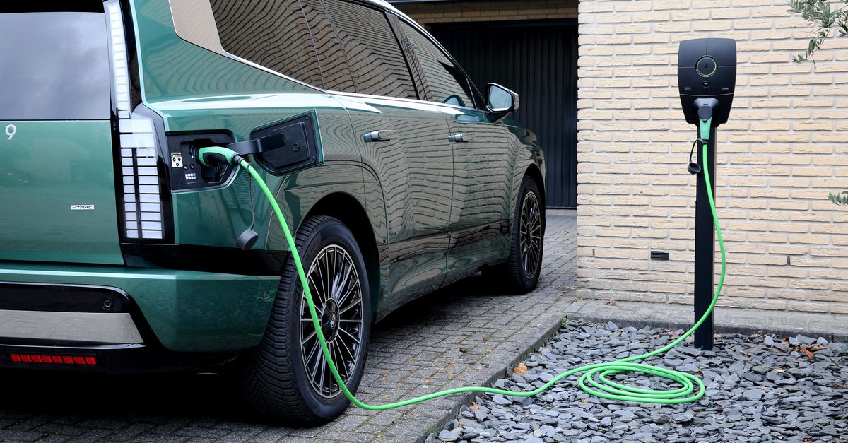 Gewild: autobatterijen die stroom teruggeven aan het elektriciteitsnet. Vattenfall start proef met Kia en Hyundai