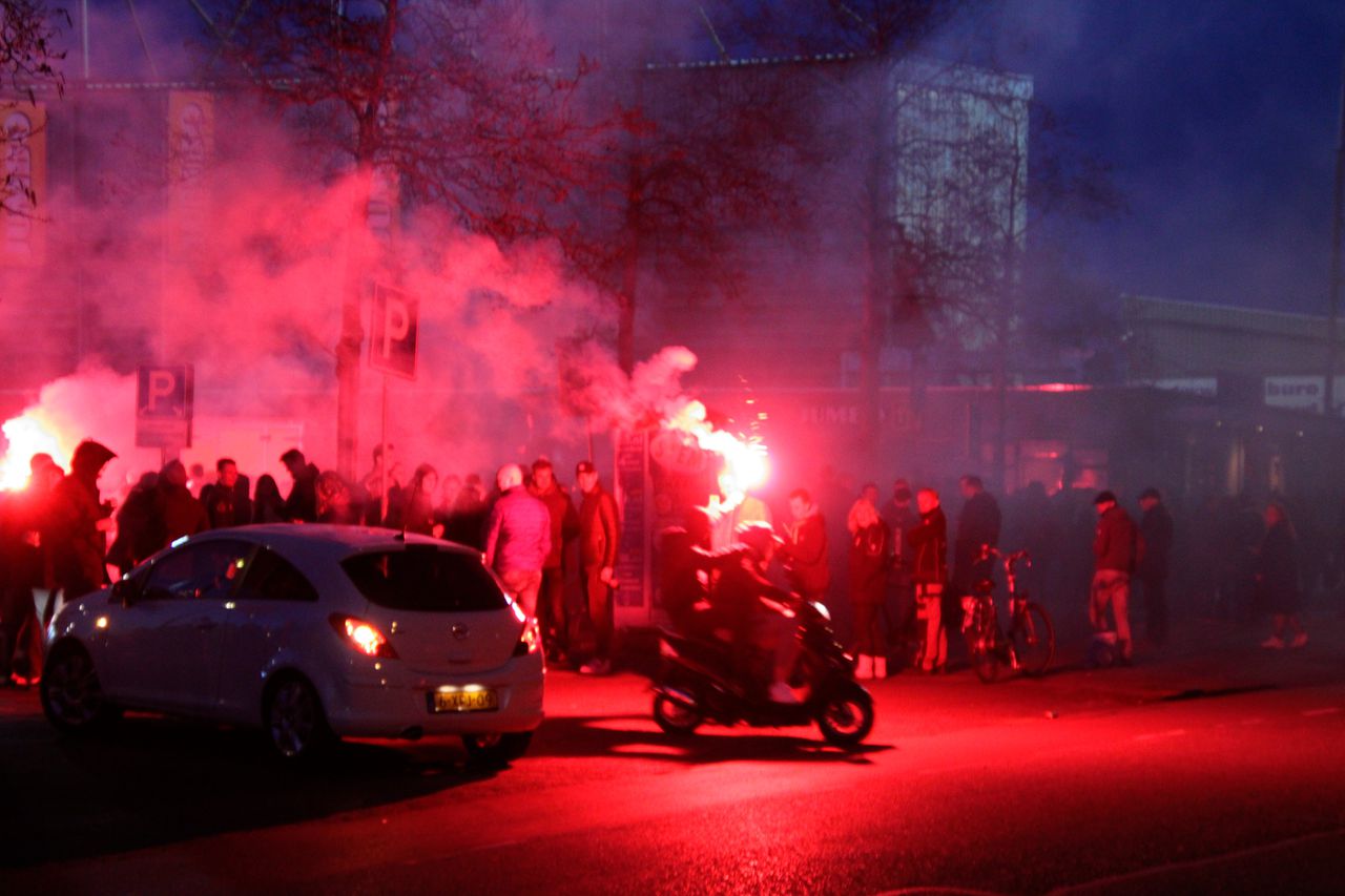 SC Cambuur-fans feesten ondanks avondklok na winst op Helmond Sport 