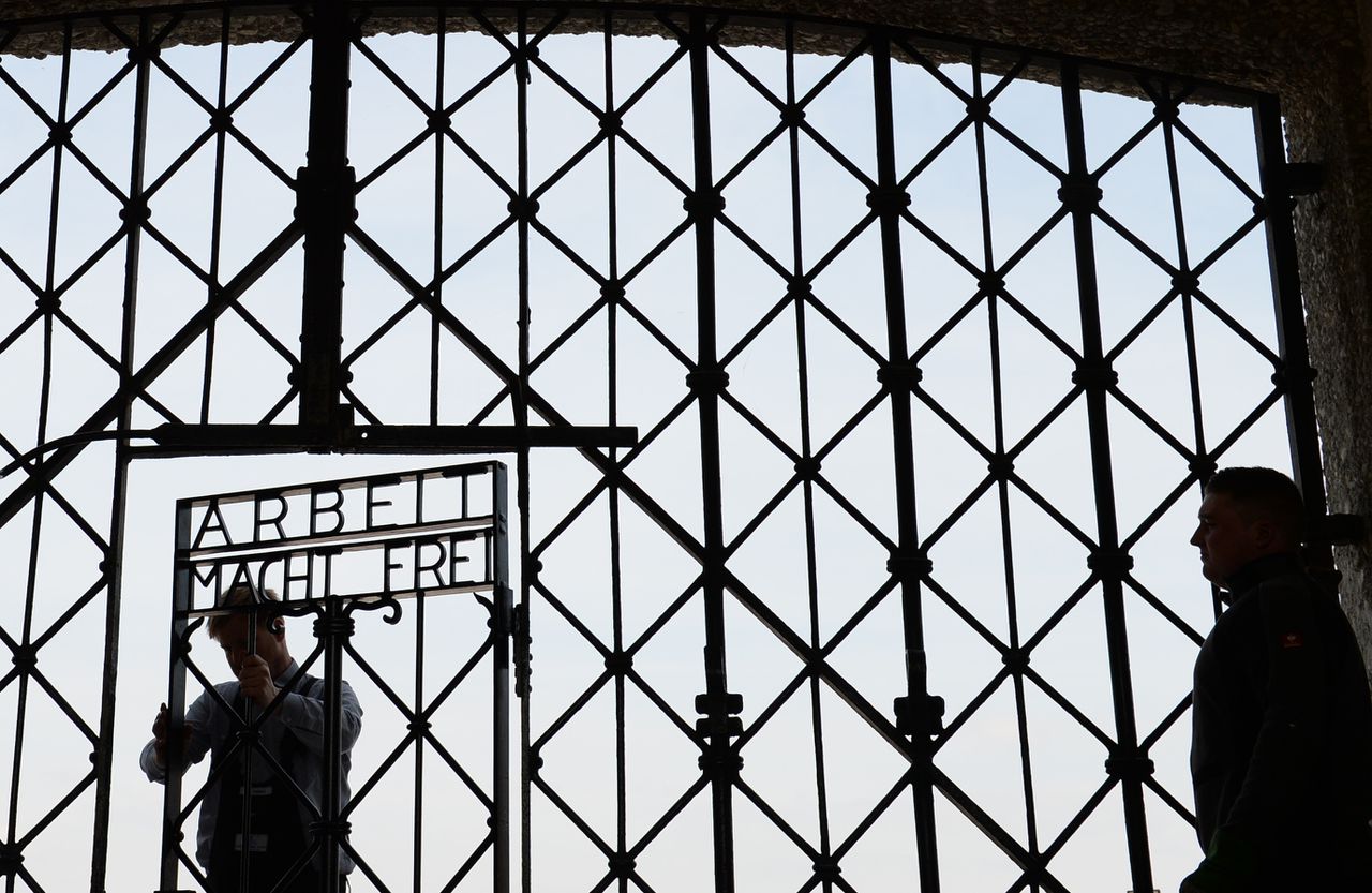 Gestolen ‘Arbeit macht frei’-poort Dachau gevonden 