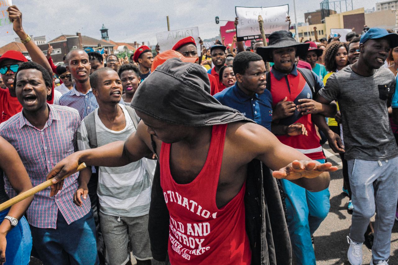 In ZuidAfrika brandt het protest van de nieuwe elite NRC