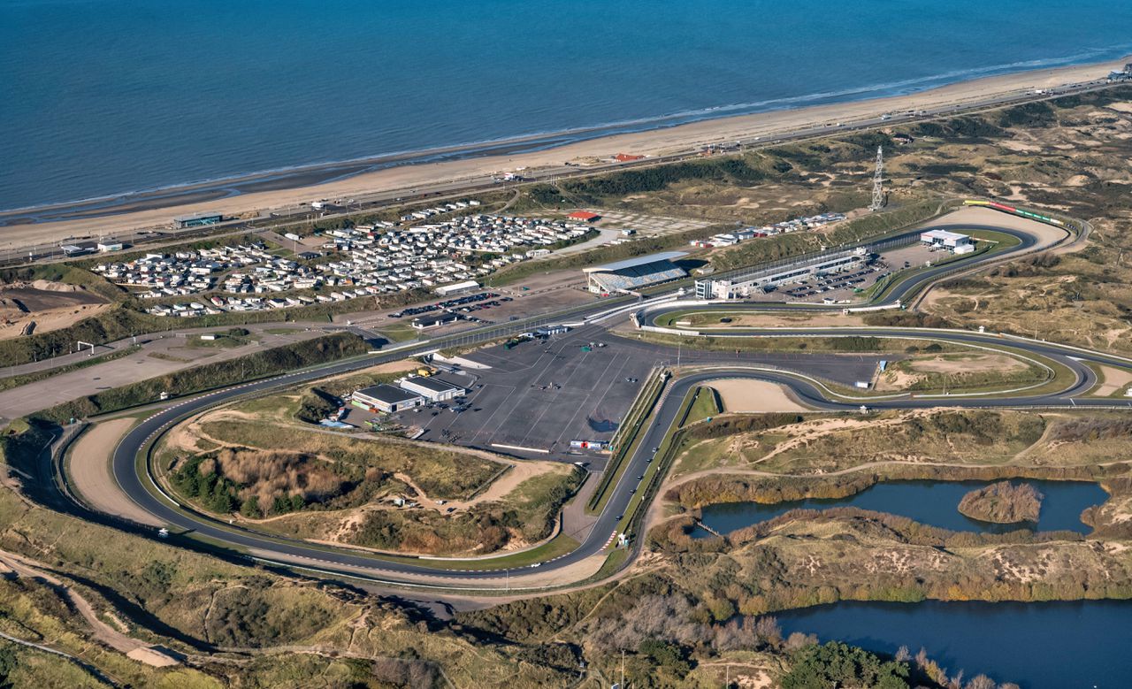 Luchtopname van het circuit van Zandvoort.