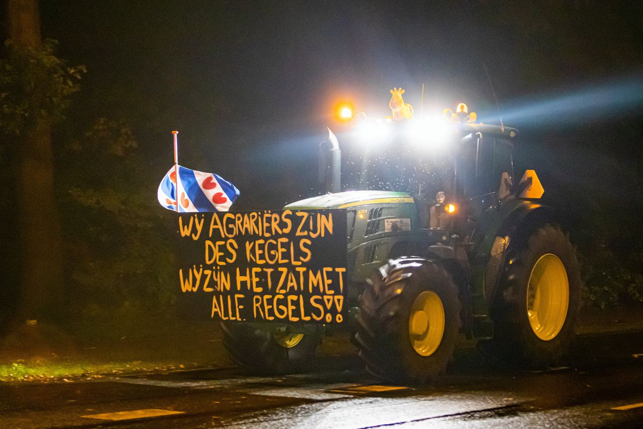 Friese boeren onderweg naar een demonstratie in Hilversum.