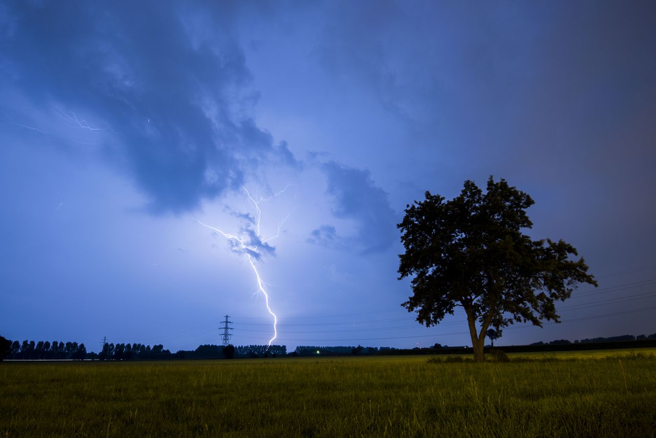 Hoe de donder van het onweer rolt en knalt - NRC