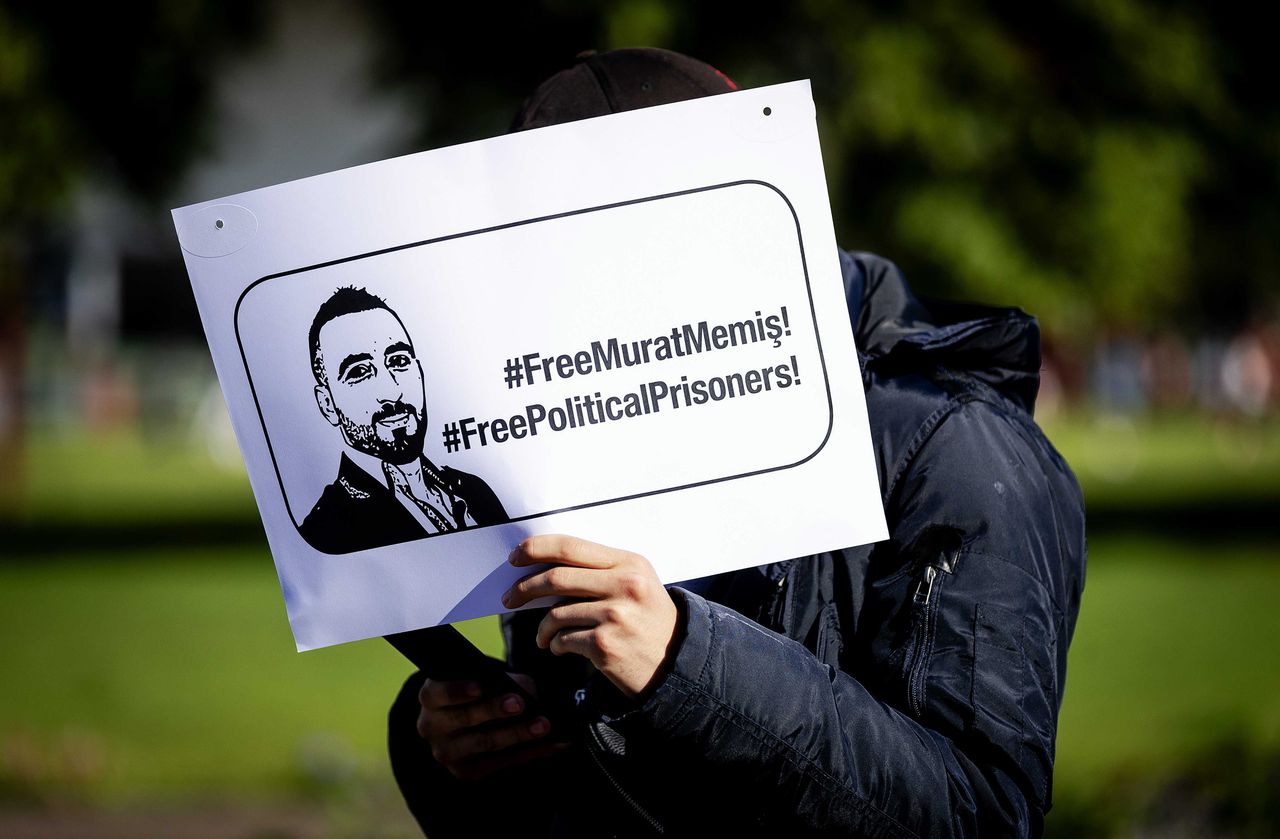In Amsterdam gingen mensen de straat op voor de vrijlating van Murat Memis.