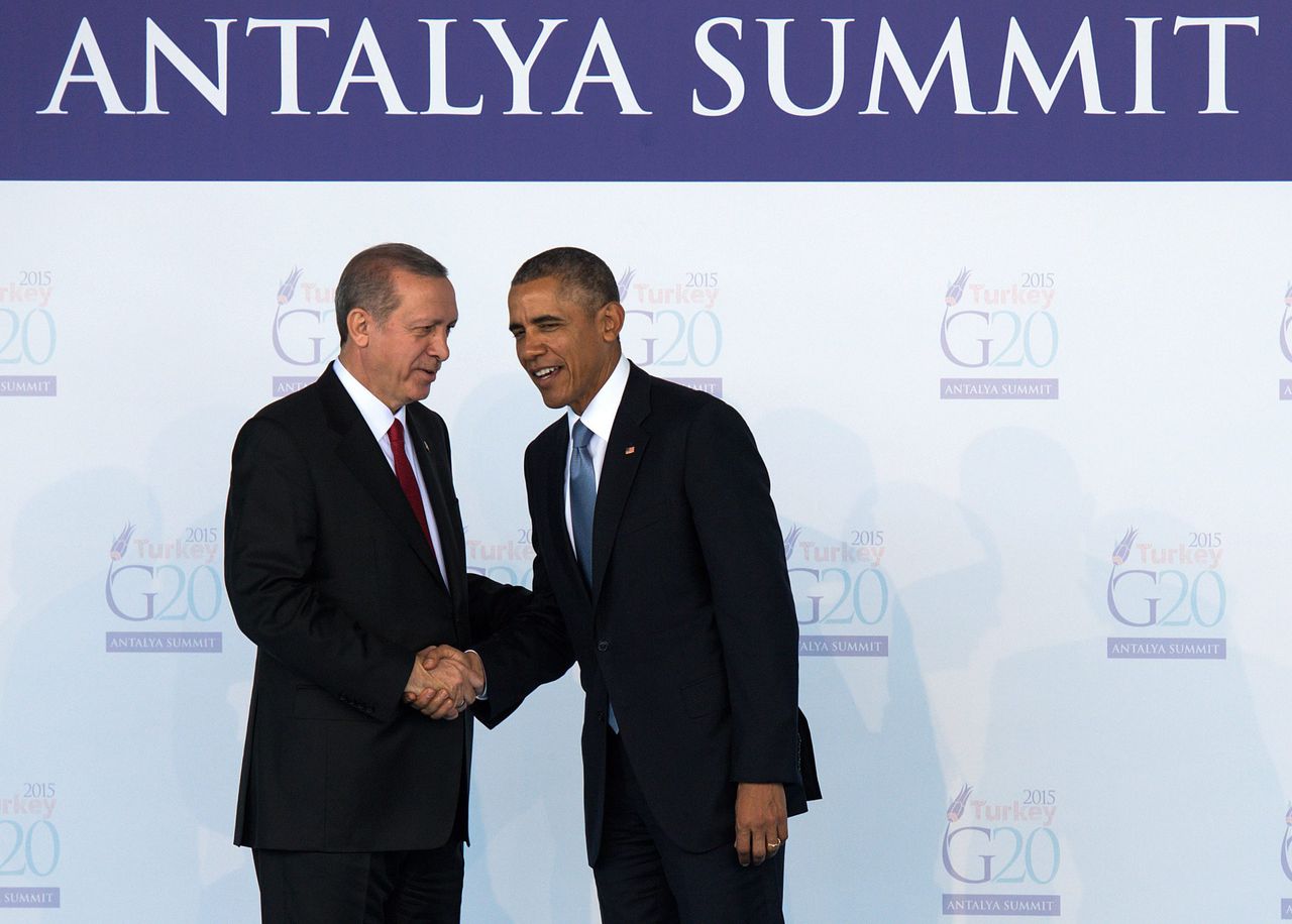 Obama wordt begroet door de Turkse president Recep Tayyip Erdogan.