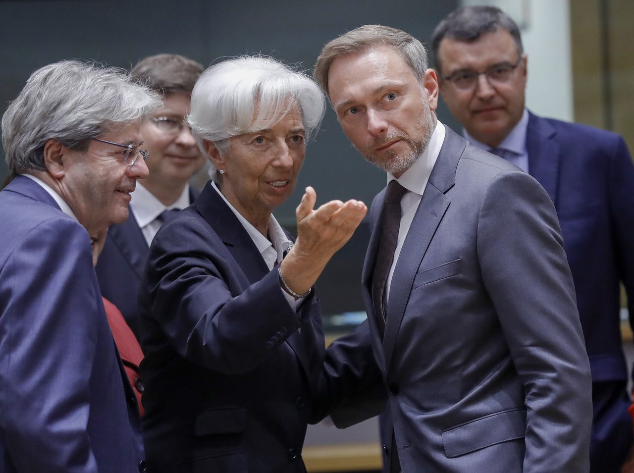 Eurocommissaris Paolo Gentiloni (Economie) (links), ECB-president Christine Lagarde en de Duitse minister van Financiën Christian Lindner in Brussel, 23 mei 2022.