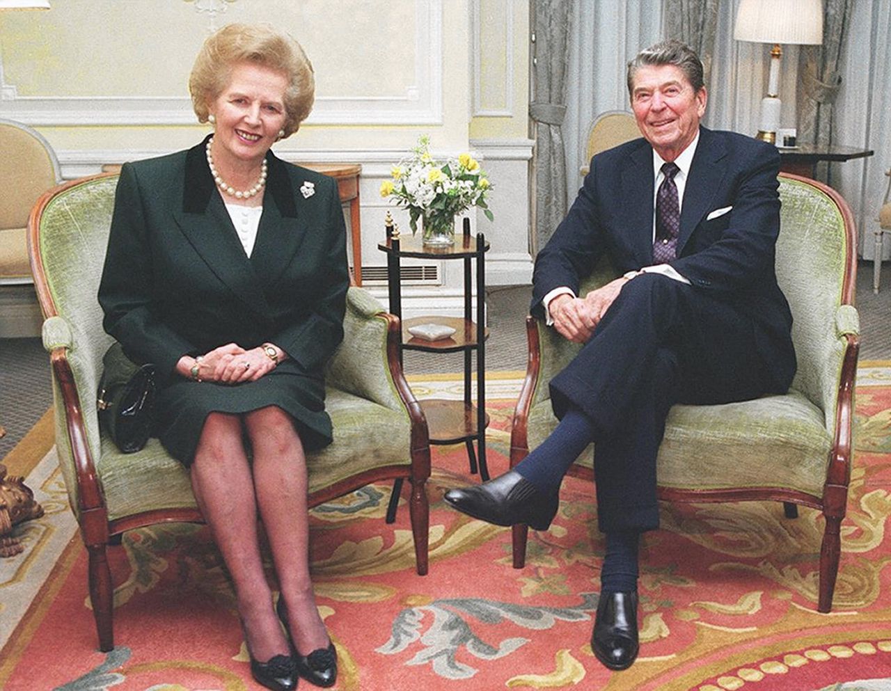 In 1982 ontvangt de Britse prime minister Margaret Thatcher de Amerikaanse president Ronald Reagan