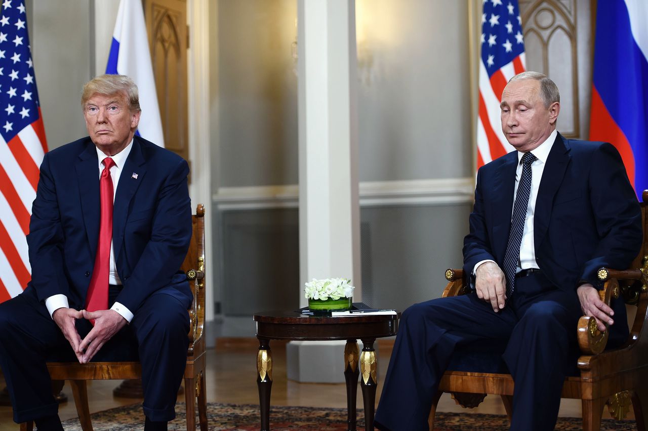 De Amerikaanse president Trump en de Russische president Poetin bij hun ontmoeting in Helsinki in juli 2018