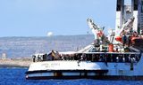 La nave di salvataggio spagnola Open Arms è attualmente ancorata al largo di Lampedusa.