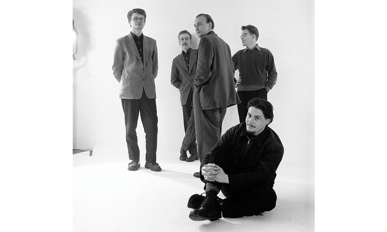 ‘De Vijftigers’ in 1954 met v.l.n.r. Remco Campert, Gerrit Kouwenaar, Bert Schierbeek, Jan Elburg en Lucebert