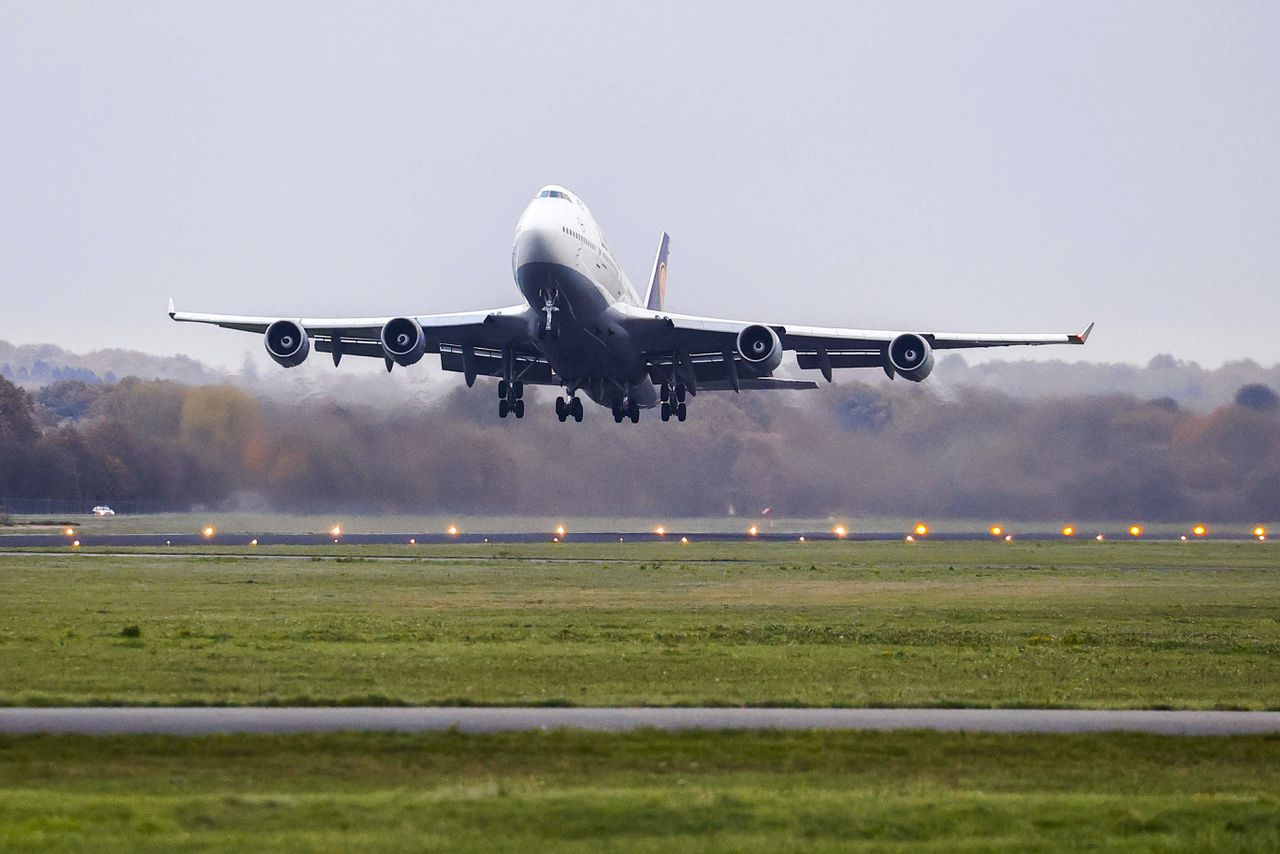 Drie Duitse Boeings blijven nog ruim een jaar op Twente Airport 