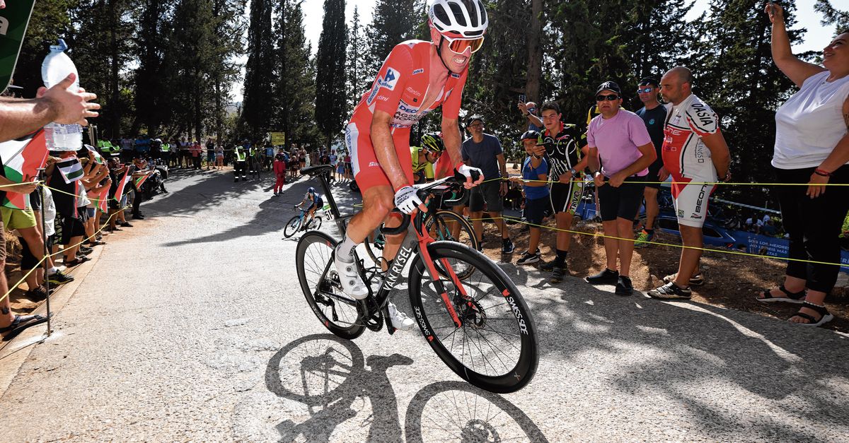Emotional 'SuperBOC' ​​from Australia surprises favourites at Tour of Spain