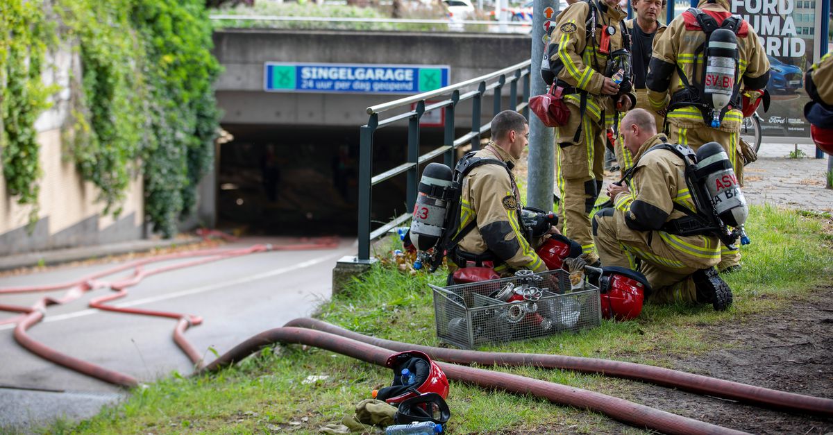 Grote brand in ondergrondse parkeergarage Alkmaar.