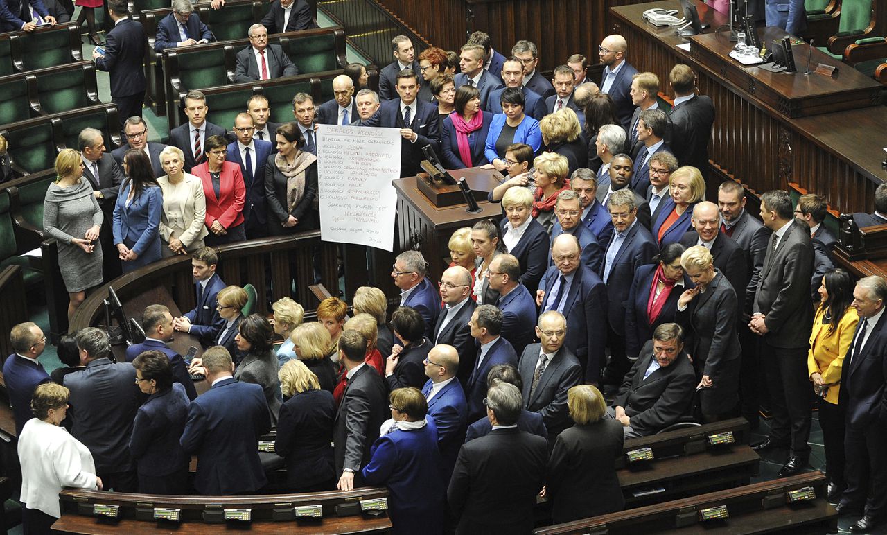 Poolse oppositie beëindigt bezetting parlement 