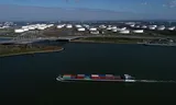 De haven van Rotterdam tijdens de coronapandemie. Foto Eric Brinkhorst    