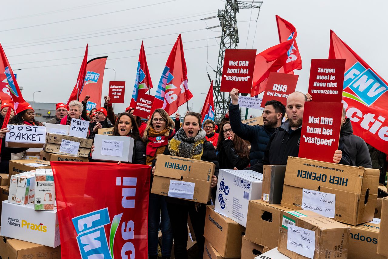 Tientallen medewerkers van de Hoenderloo Groep voerden in januari actie tegen de sluiting.