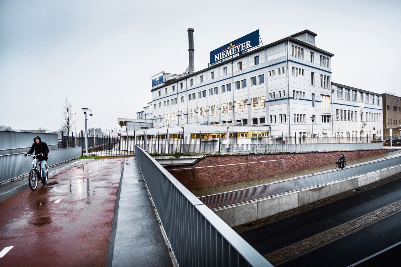 Exterieur van de tabaksfabriek BAT Niemeyer in Groningen. Na 203 jaar gaat de fabriek in de zomer van 2022 voorgoed dicht.