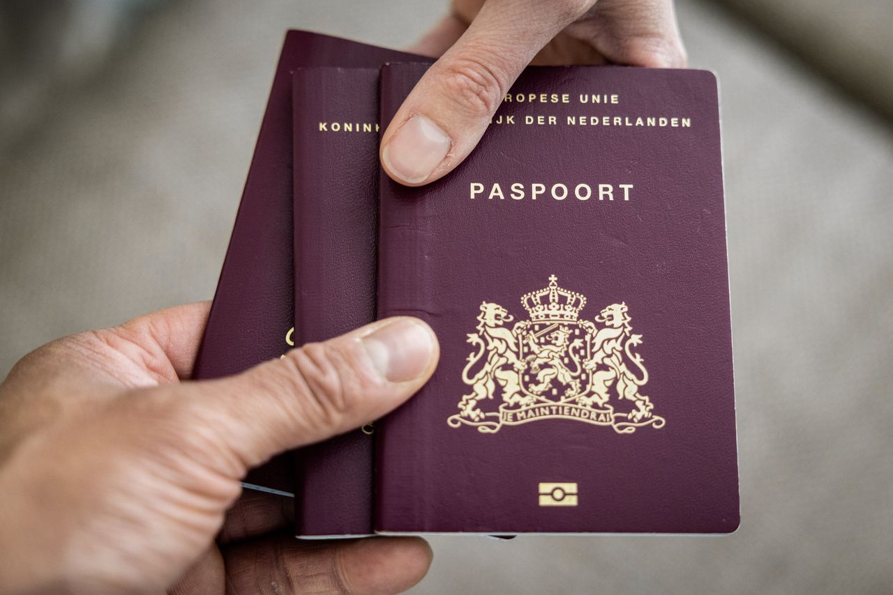 Tussen 2009 en 2014 heeft Bianca als ambtenaar van de gemeente Den Haag negentien paspoorten uitgegeven met een pasfoto die niet correspondeerde met de naam op het reisdocument.
