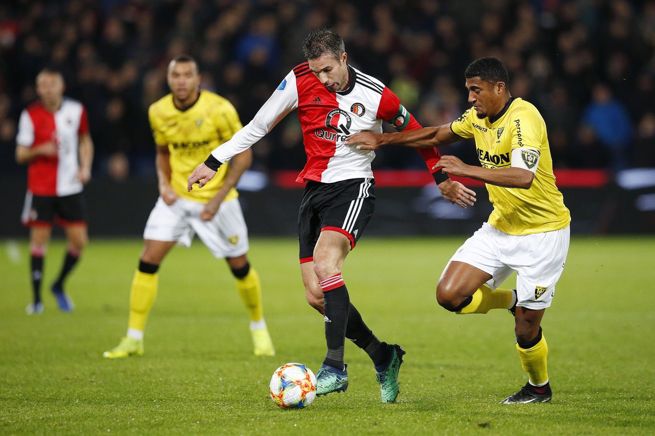 Feyenoord wint met speels gemak inhaalwedstrijd tegen VVV 