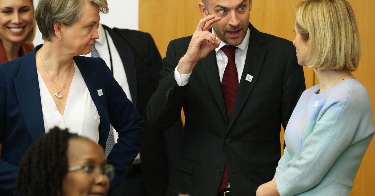 Diplomatie per meme en tweet: Frankrijk biedt weerwoord op sociale media