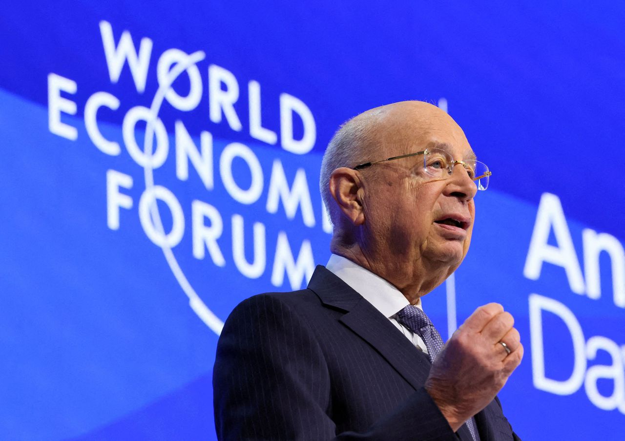 Wereldleiders komen als ‘Klaus’ opbelt. Wie is Klaus Schwab, de man achter het World Economic Forum? 