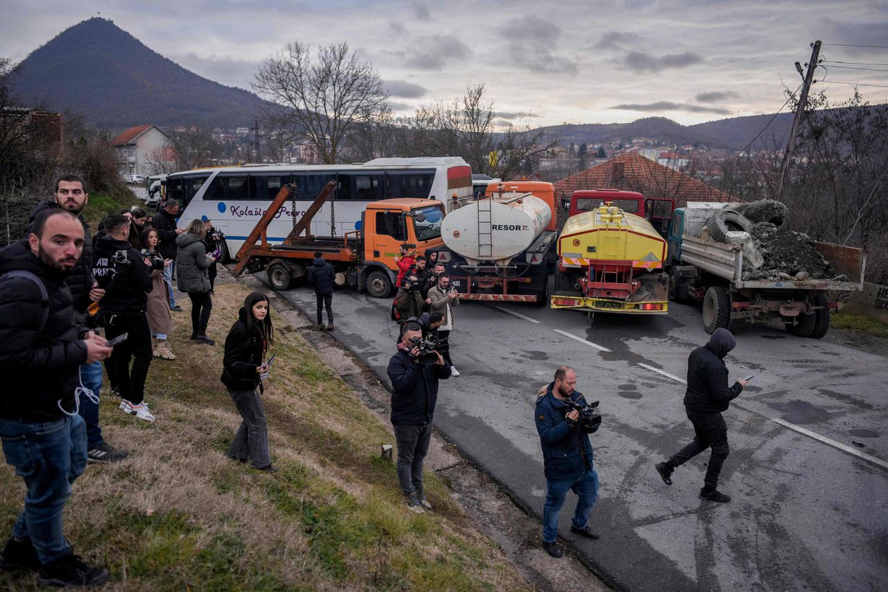 Servië verlaagt staat van paraatheid leger na weken van toenemende spanningen met Kosovo 