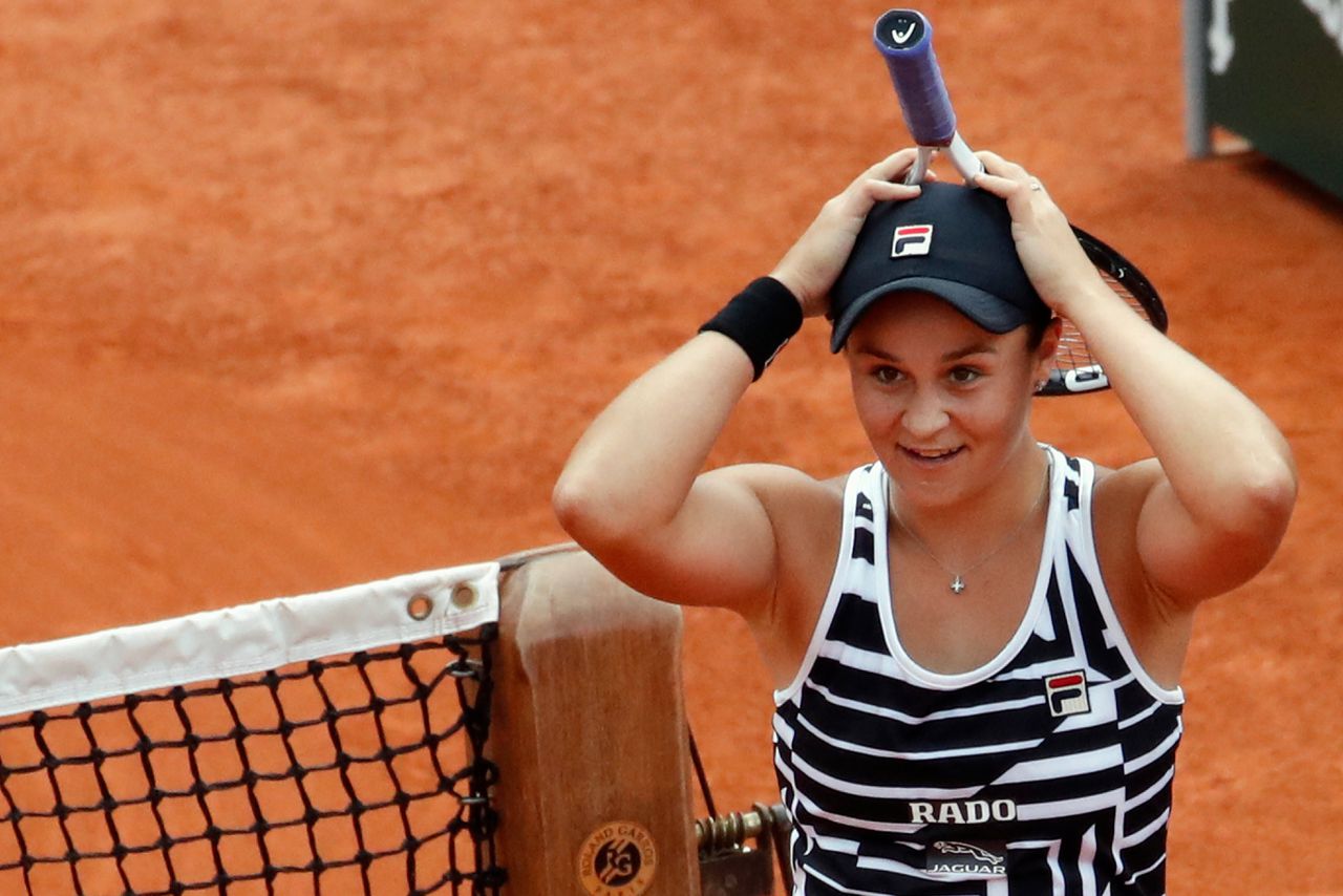 Ashleigh Barty na het winnen van de finale van Roland Garros. Ze versloeg de Tsjechische Marketa Vondrousova met 6-1 en 6-3.