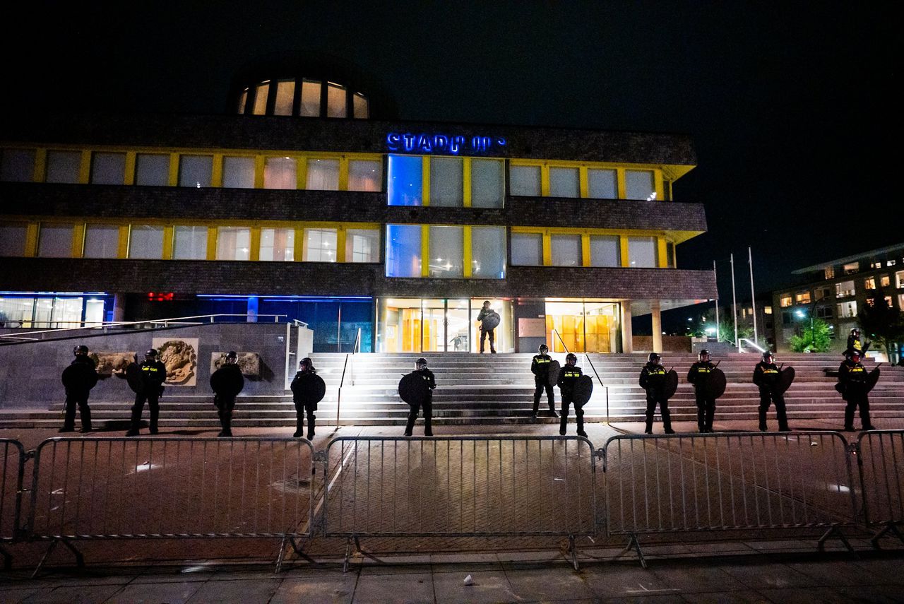 Protesti proti azilnim centrom na Nizozemskem se stopnjujejo v nasilje, premier Schoof poziva k umiritvi