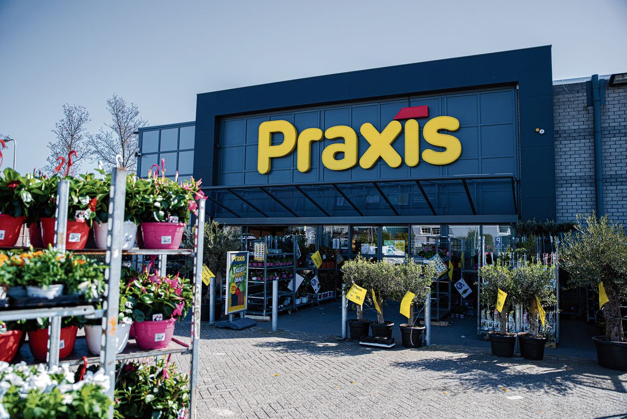 Een Praxis-filiaal in Utrecht. Afgelopen week kenden bouwmarkten een toestroom waar andere winkeliers jaloers naar keken. Het aantal pintransacties per dag was zo’n 20 procent hoger dan normaal.